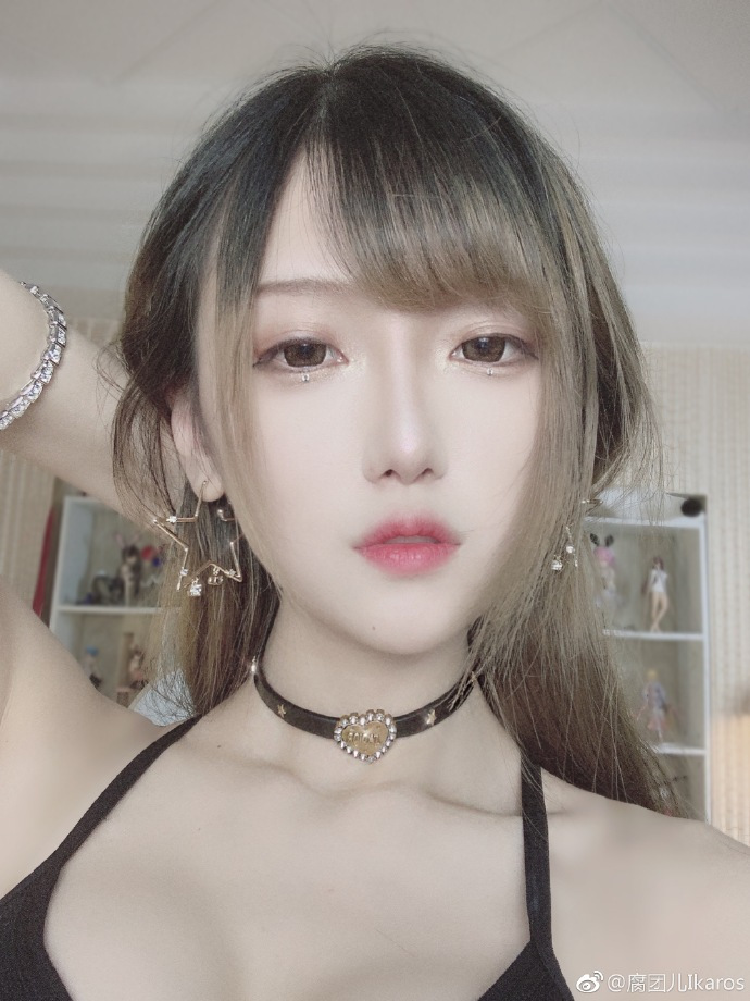 lpl女解说暴涨十万粉!曝光线下约3粉丝吃饭,看