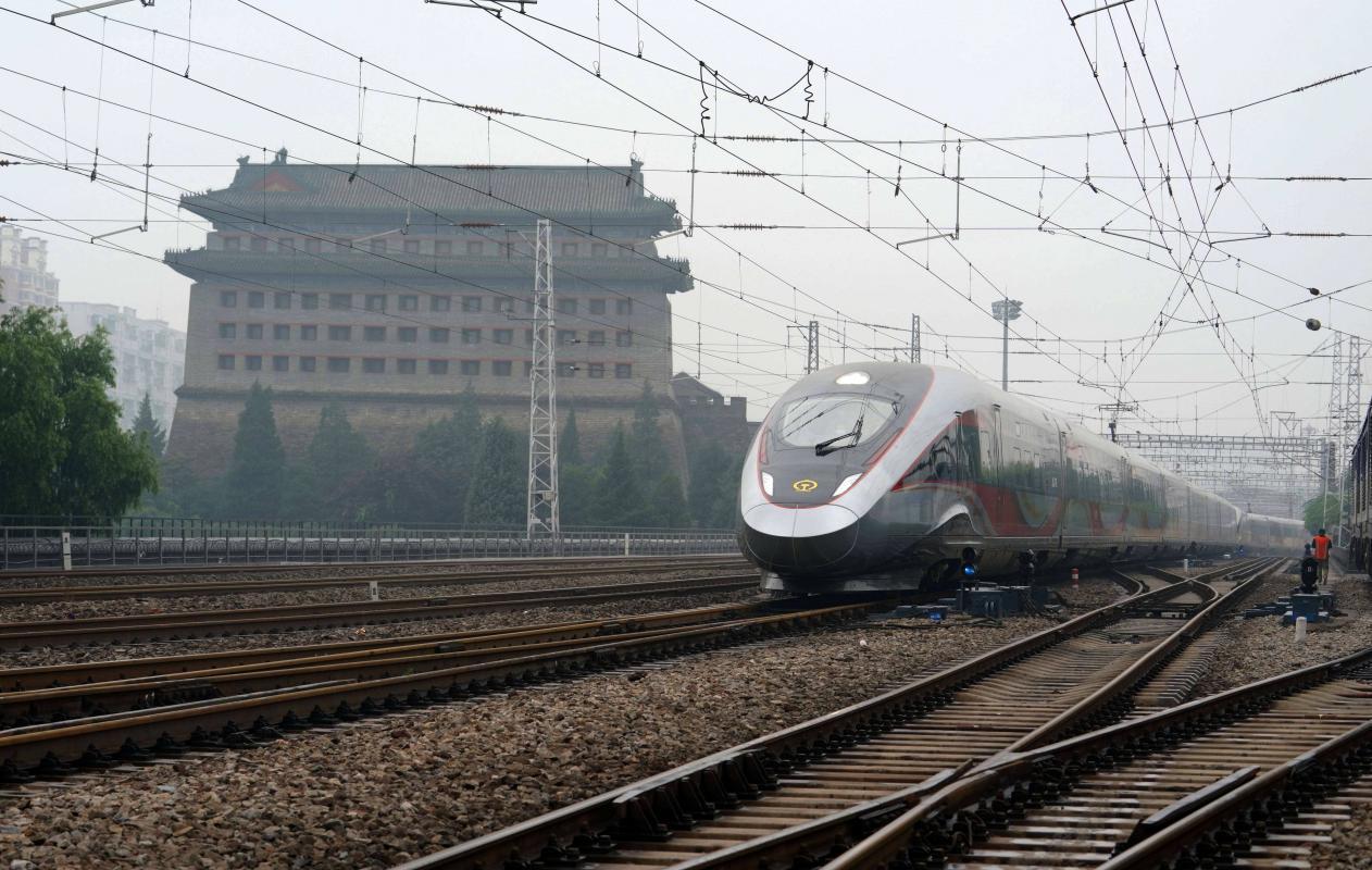 中国高铁欧洲首单 匈塞铁路塞尔维亚境内诺苏段正式铺轨