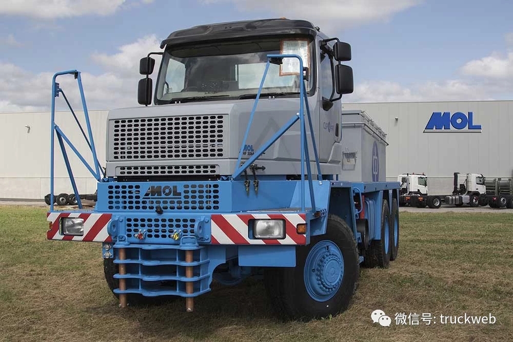 自重52吨 牵引总重400吨 比利时mol hf5066超重型牵引车交付香港中电