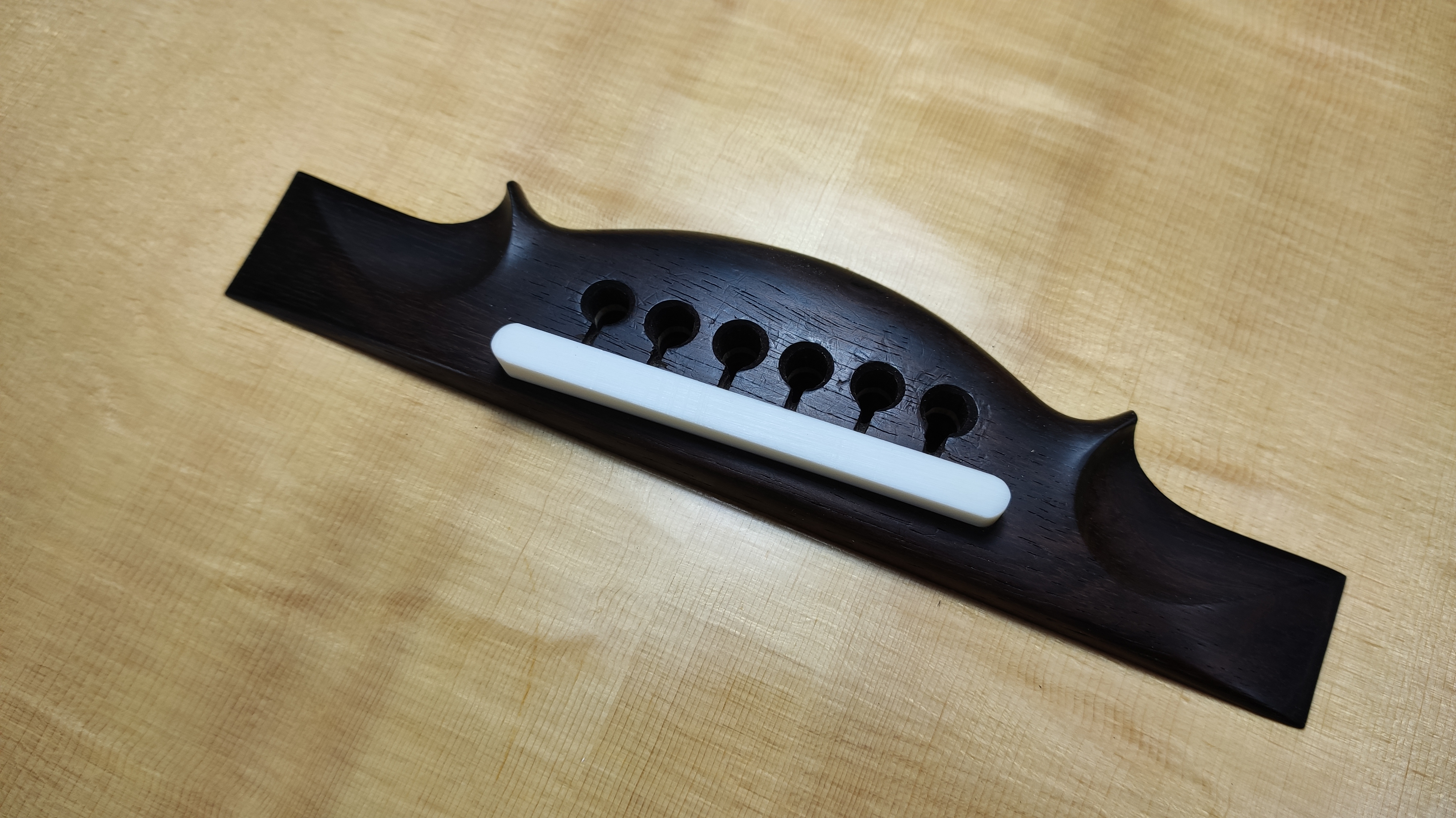 吉他琴枕(nut)与琴码(saddle)的制作与虫胶漆的修补,以一把2003年的