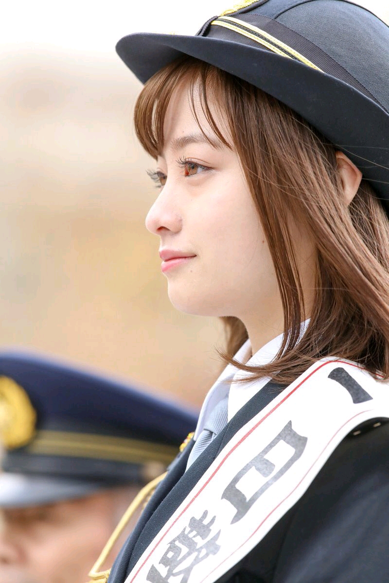 桥本环奈 清纯可爱的女警制服套图 哔哩哔哩