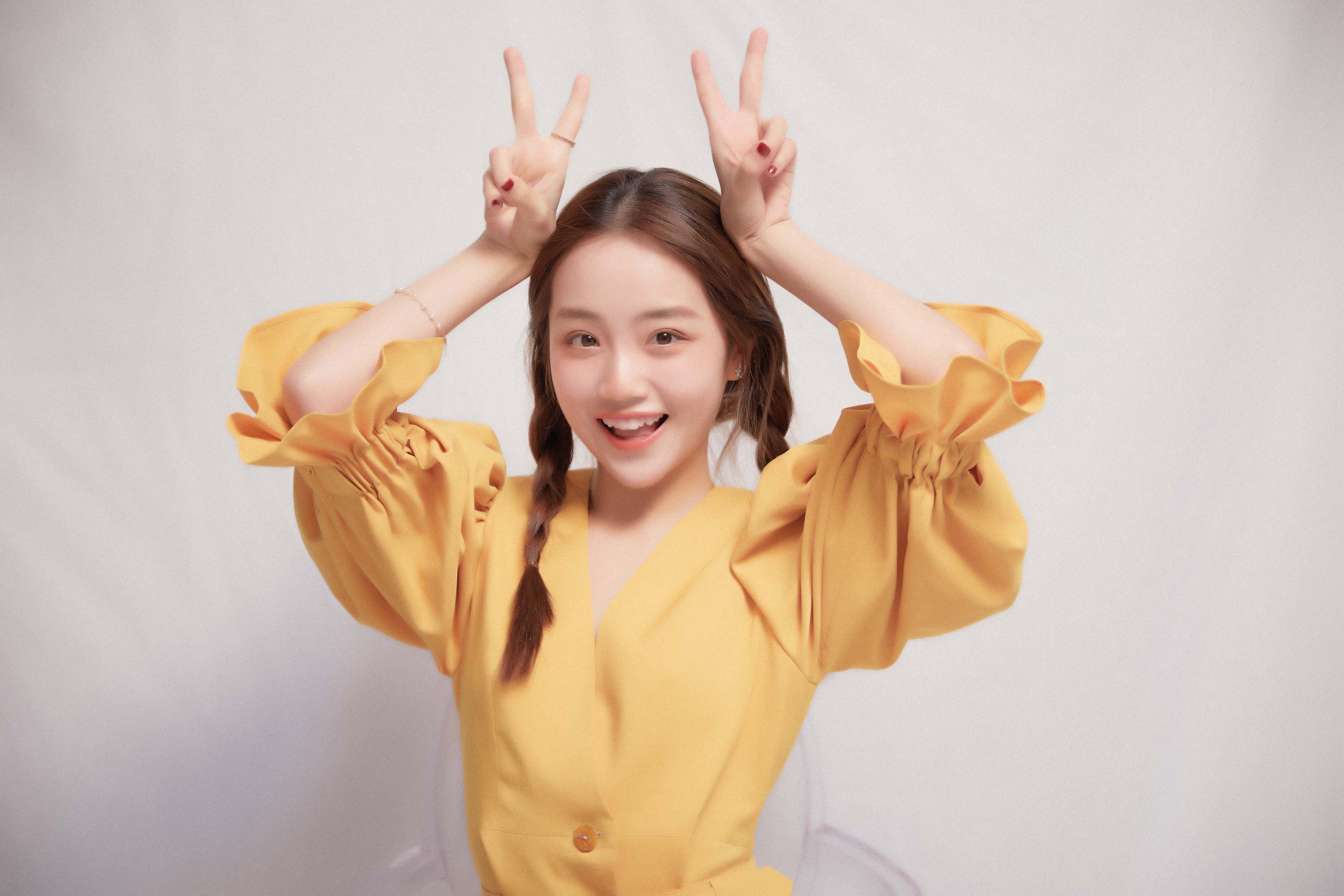 元气少女杨志雯表情包写真曝光,古灵精怪,可爱十足!