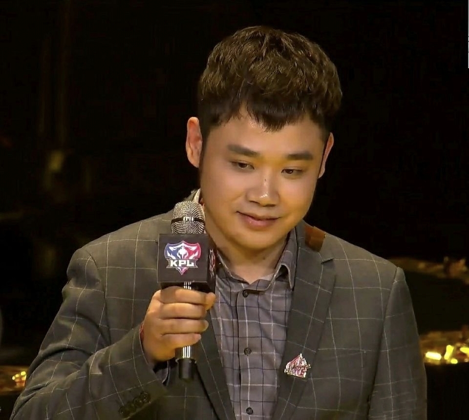 月光教练小作文火了,粉丝调侃:让sk沉迷你小作文,玩物丧志