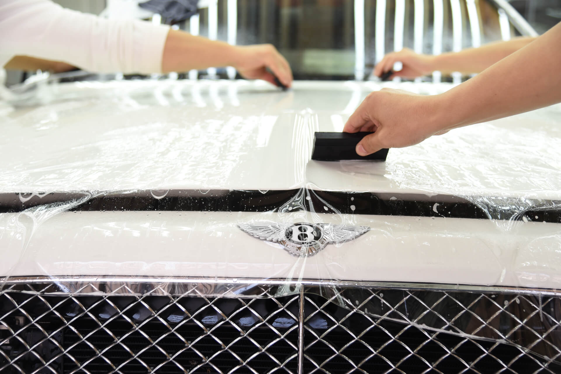 厂家供应加厚汽车车衣车罩PE薄膜车罩一次性车衣透明车衣塑料车衣-阿里巴巴