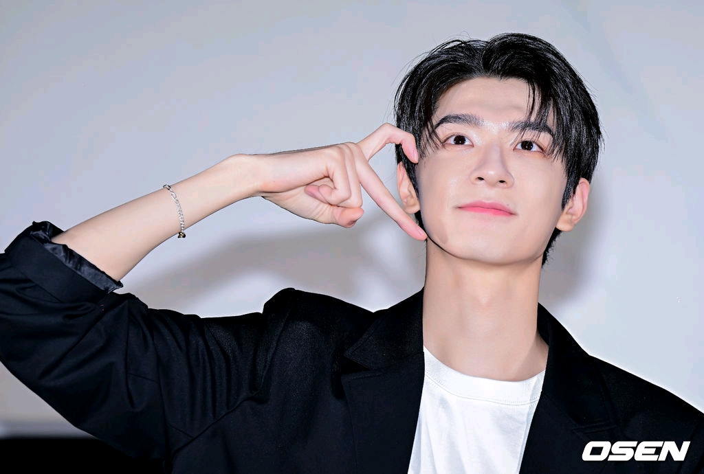 【韩网热议】林一赴韩宣传电影《一周的朋友》韩媒图,舞台问候热情比心 哔哩哔哩