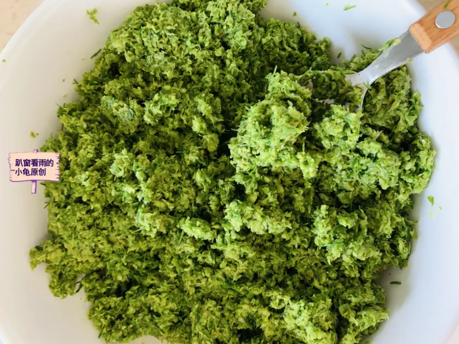 腌韭菜花 除了放盐 再加入它 韭菜花酱翠绿不变色 黏稠又好吃 哔哩哔哩