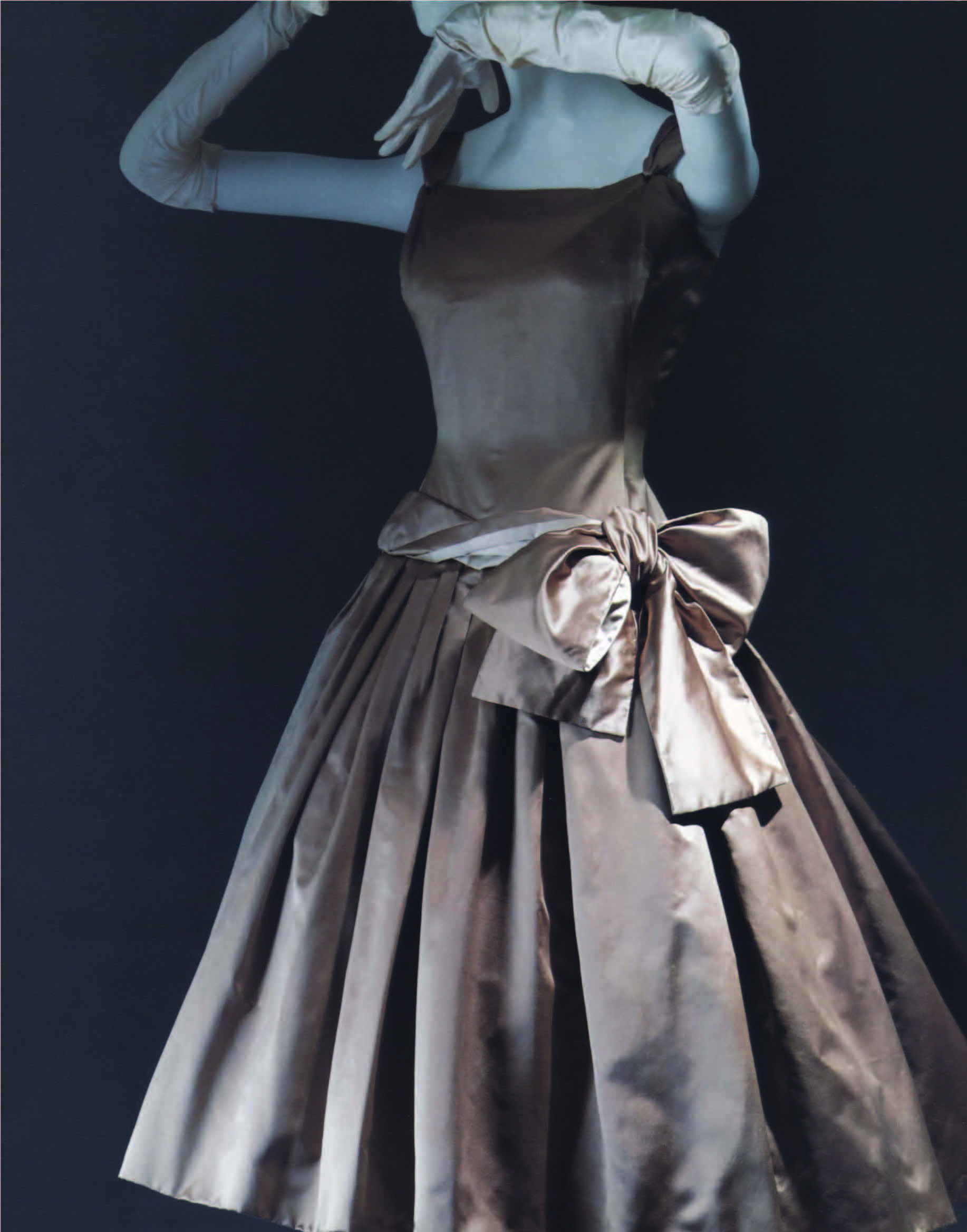 《迪奥: 梦之设计师》上海特展隆重登场Christian Dior: Designer of Dreams in Shanghai