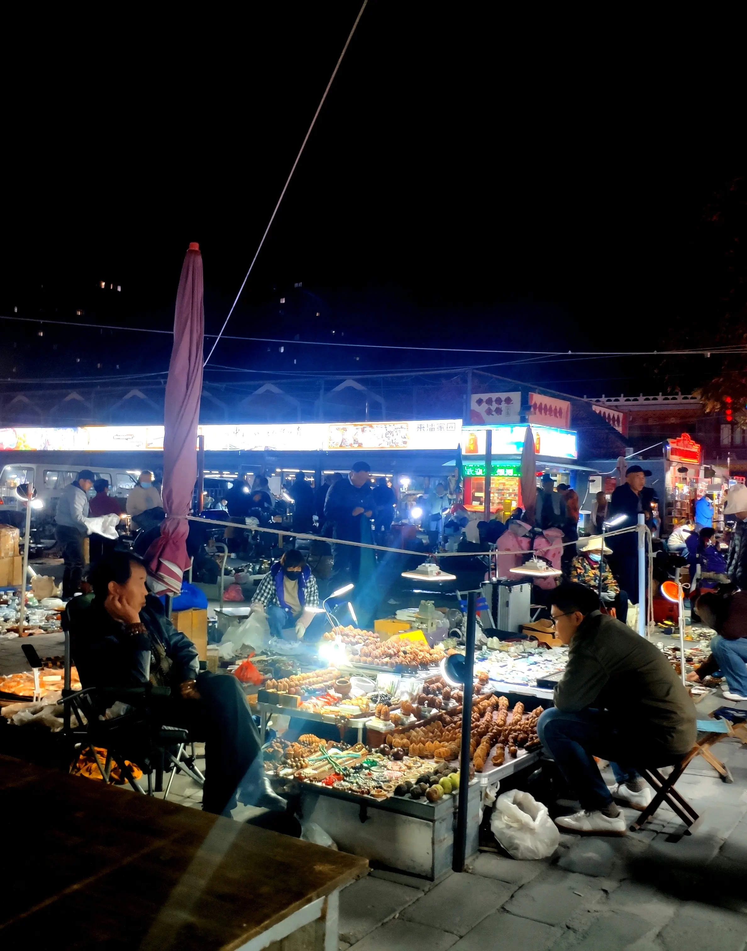 逛潘家园夜市