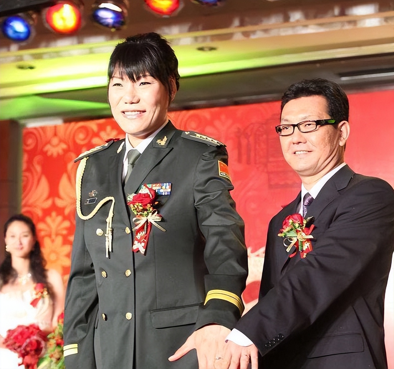 中国女篮第一人郑海霞：身高2.06米，43岁嫁给粉丝，今54岁无子女