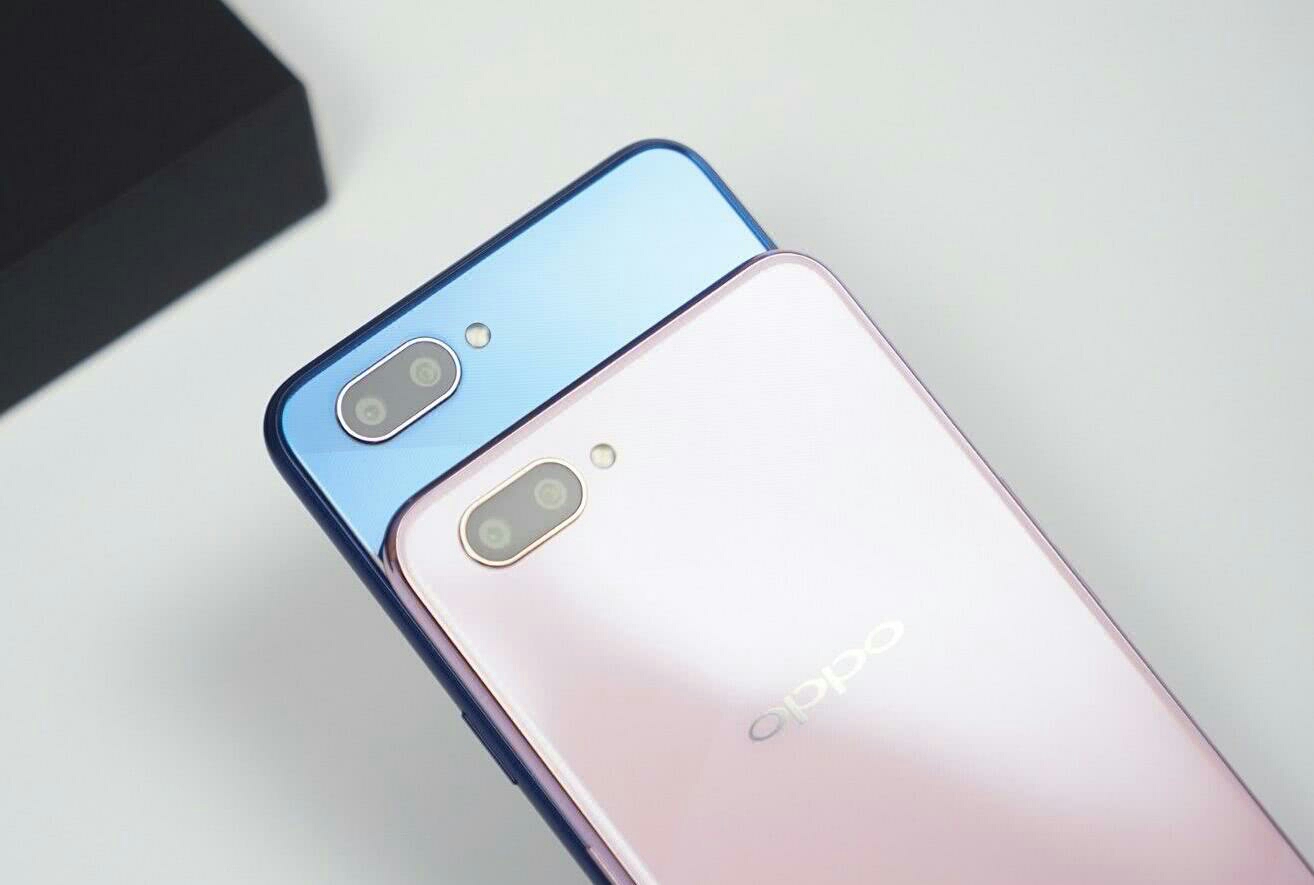 1598元的vivo y85 光从外观上来看是一款不错的机型,这和vivo一派的