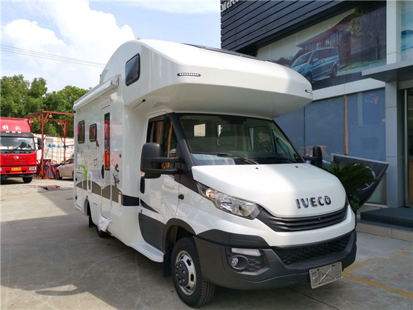 进口依维柯无拓展伟昊房车,高品质商务格局旅居房车
