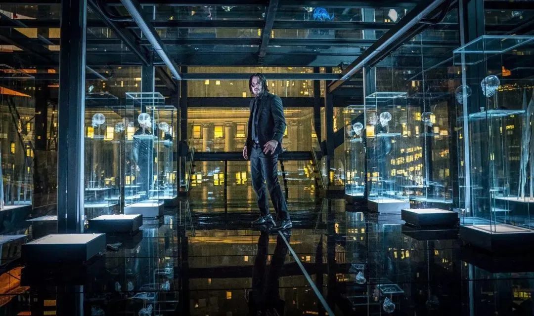 《疾速备战》:极简却精彩的剧情文本,色调与运镜下的暴力美学