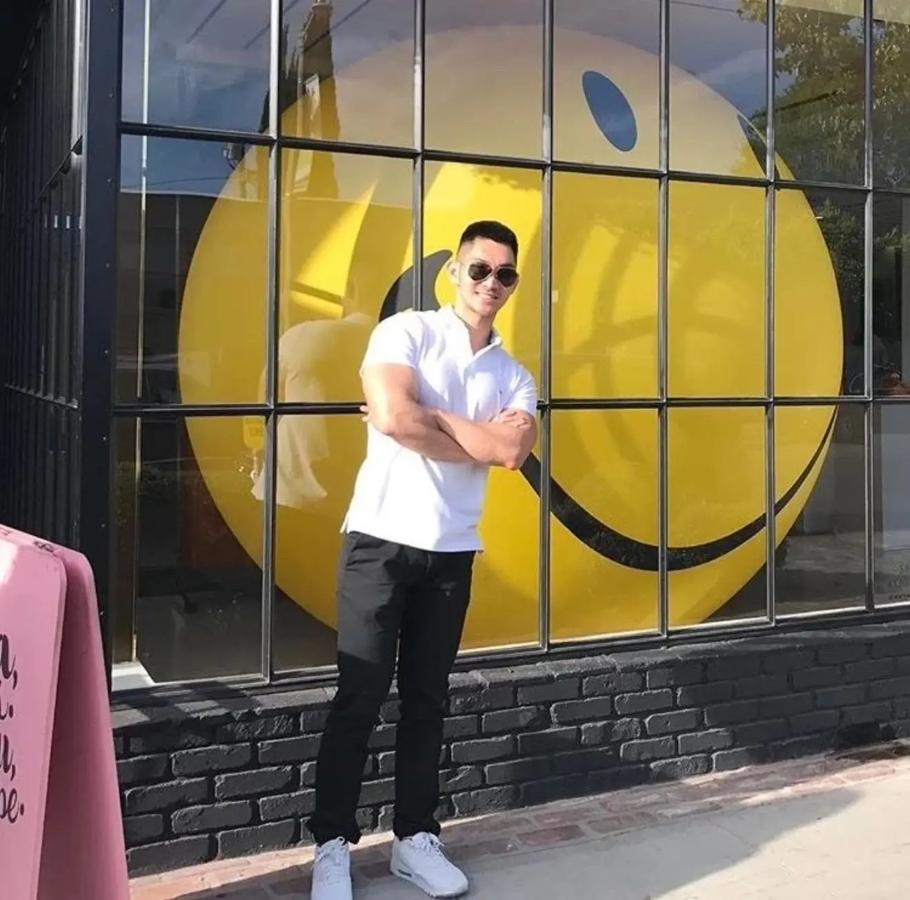 国外一脱成名的上海肌肉男小哥哥——包晗