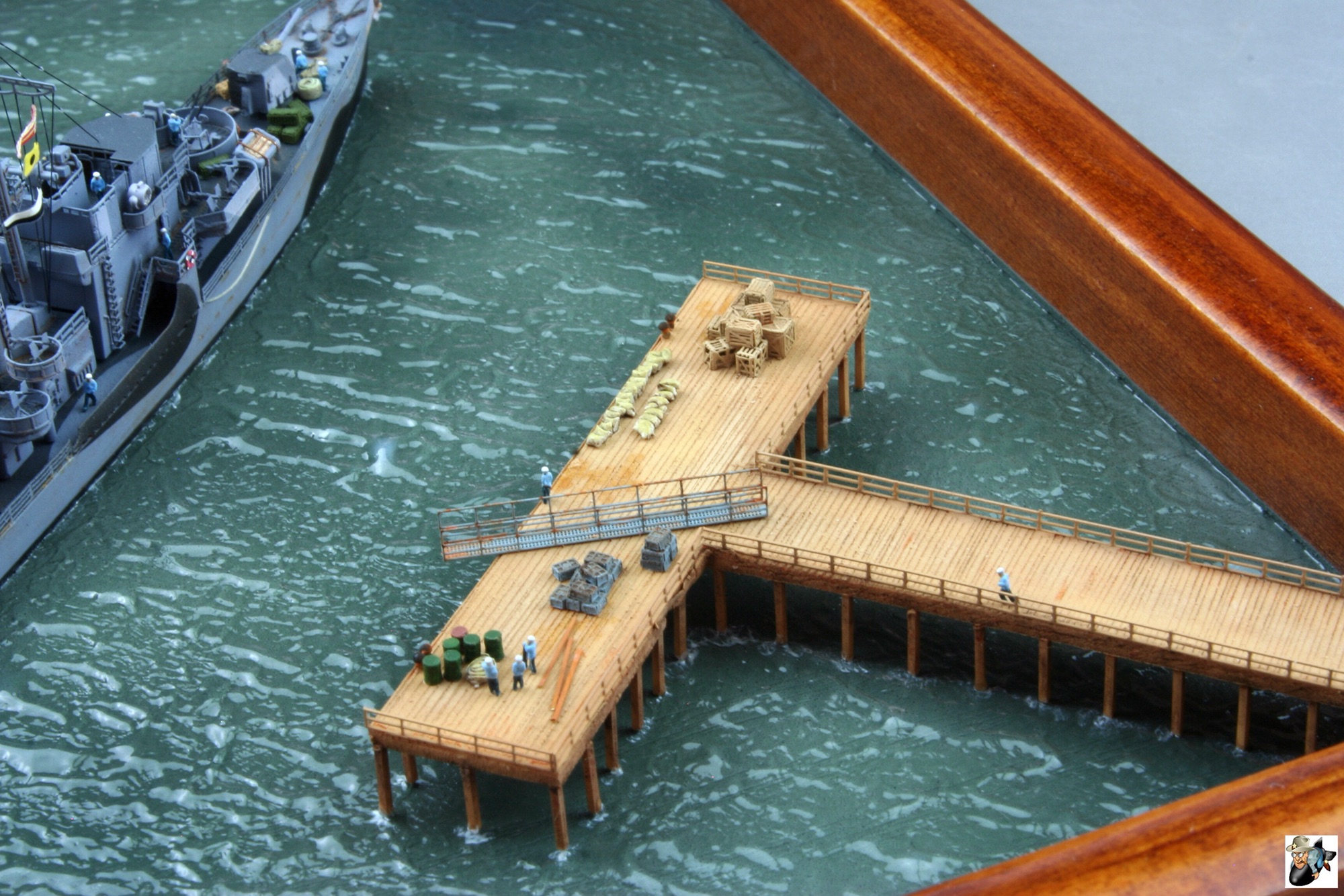 小型简易码头胶板自制,刻线喷涂旧化便可