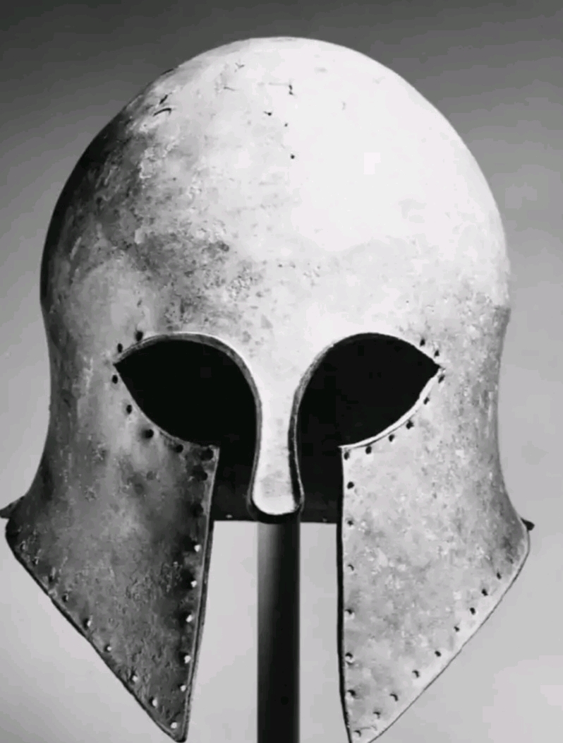 骷髅步兵的头盔造型接近早期的科林斯式头盔