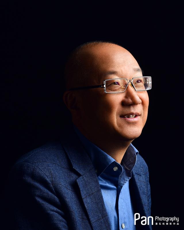 ***狂晒其他大佬照片引关注,但每次都是那一句话评语