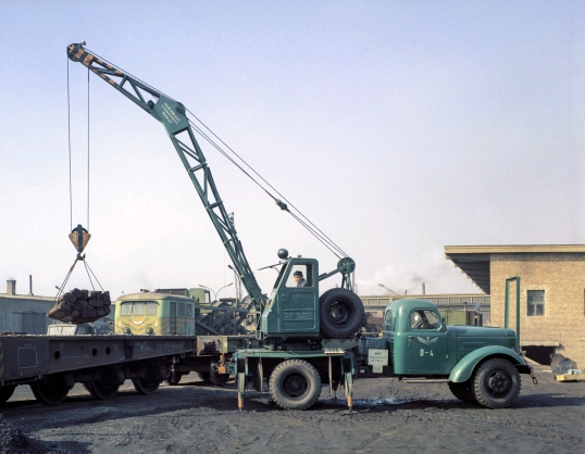 苏联laz—690型汽车起重机