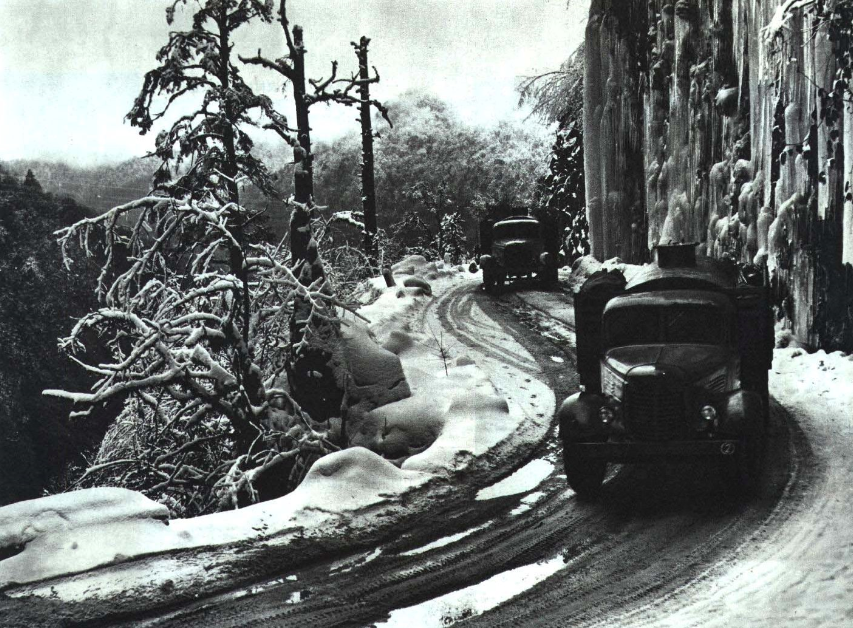 老照片 60年代风雪高原汽车兵