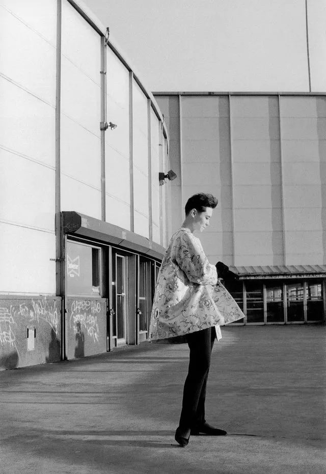 医生告知日子不久后,周天娜将珠宝财产都送给了好友.