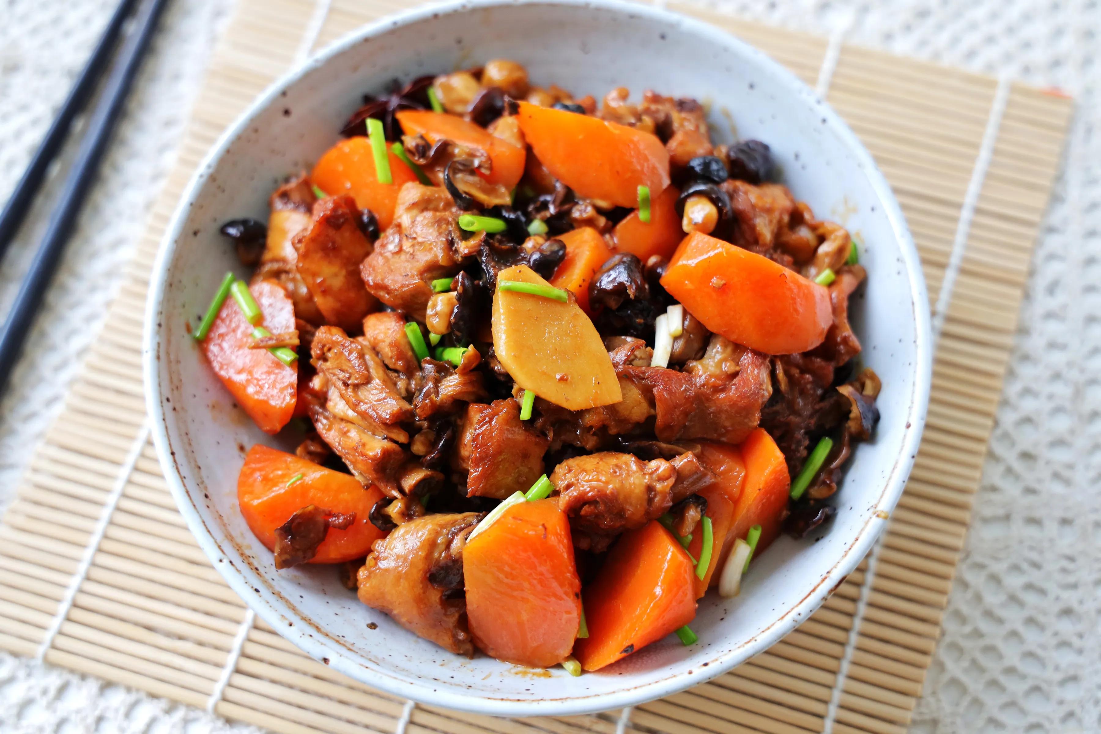 冬吃萝卜夏吃姜，加上3个鸡腿炖一锅，就是一道百吃不腻的好菜 - 哔哩哔哩