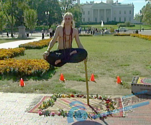 人真的可以摆脱地心引力? 揭秘人体漂浮术的真