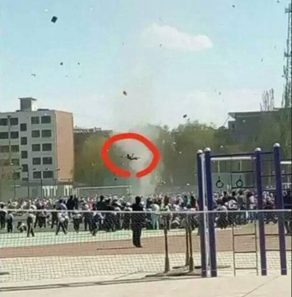 河南虞城遭遇龙卷风席卷游乐场,突遇龙卷风我