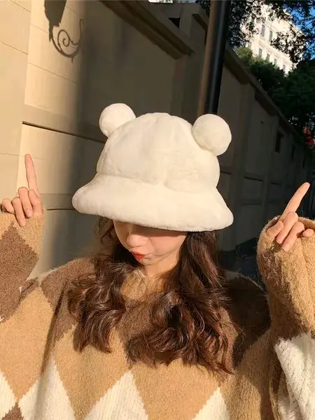 清熹呐呐 九顶温暖的帽子 耳罩 学生党平价穿搭 哔哩哔哩