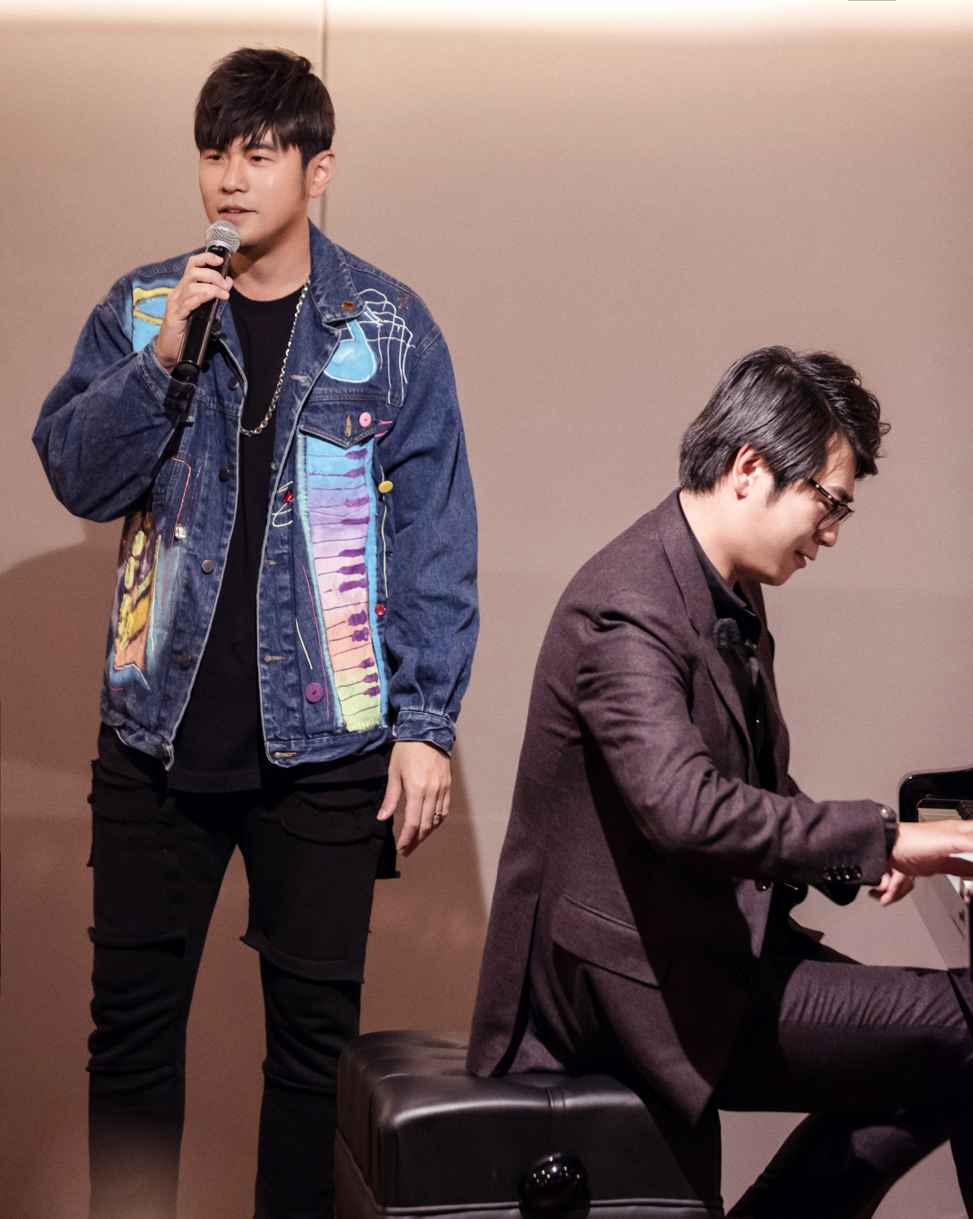 《周游记》周杰伦,郎朗以琴会友即将开启"地表最强"音乐课