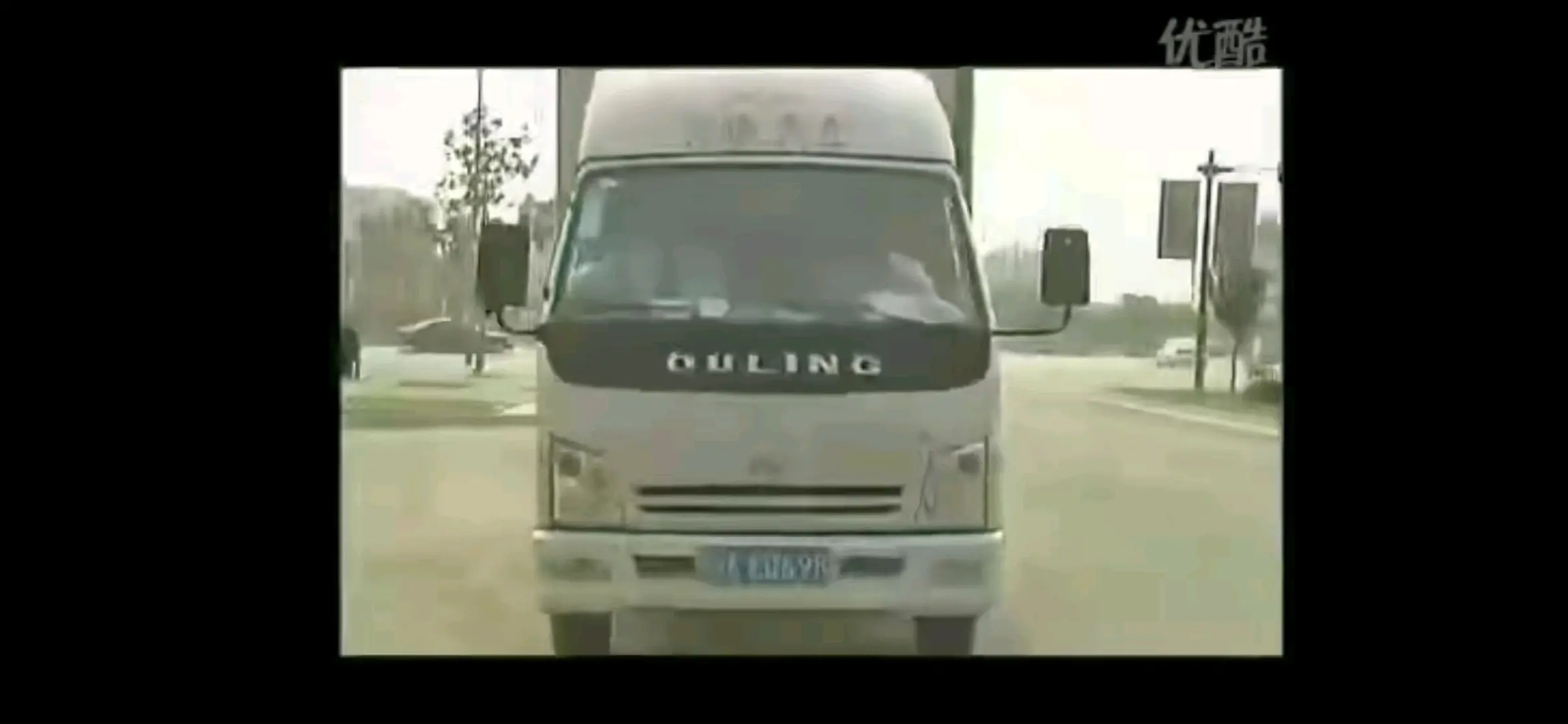 金坷垃"老外打架"里的专用运输车【车型考据】 - 哔哩哔哩