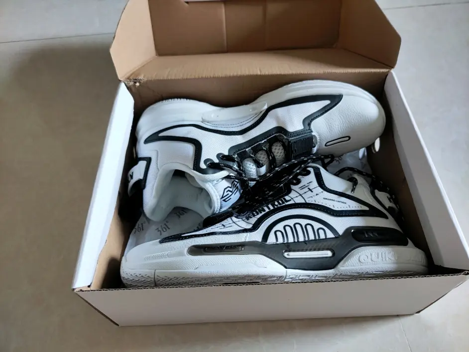 400元左右的优秀实战篮球鞋可兰白克签名鞋克制一代开箱和体验