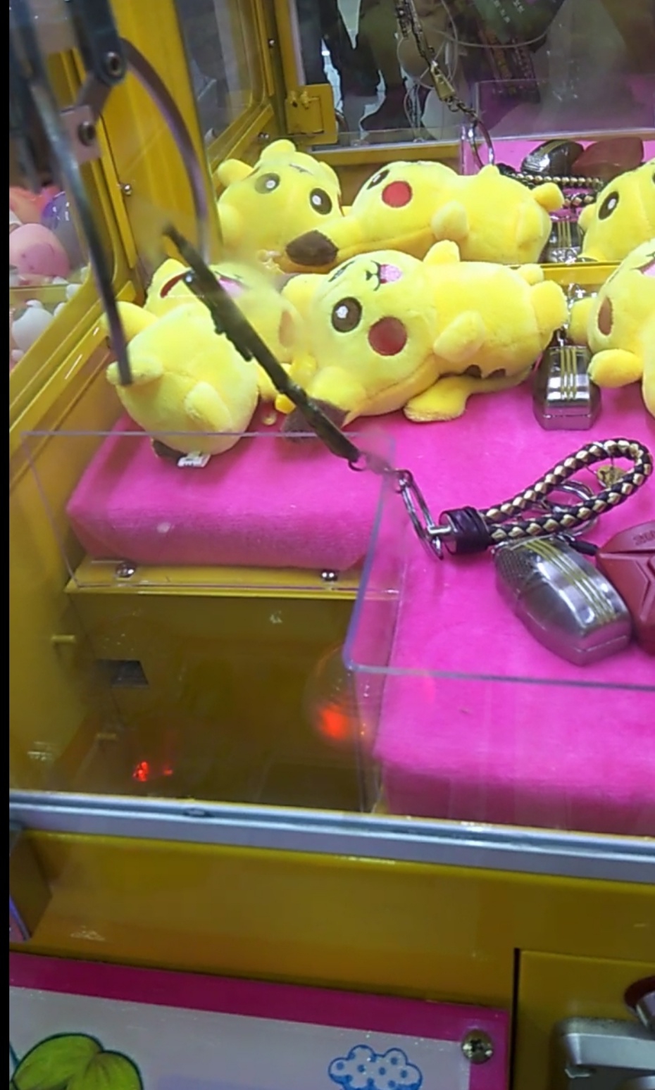 今天无聊想抓个娃娃机,然后看到了吃鸡玩家心心念念的98k    满怀信心