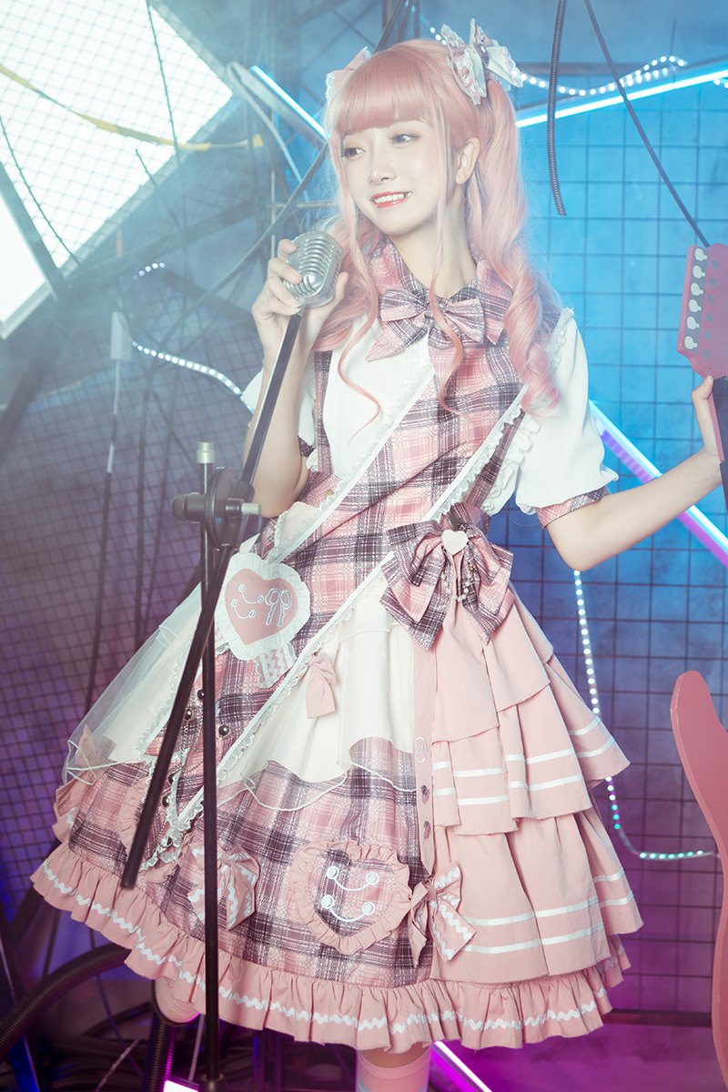 变身小偶像爱抖露少女打歌服来袭