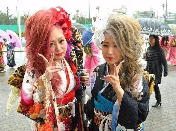 看完日本的成人式让人大跌眼镜 日本网友是这样评论的 哔哩哔哩