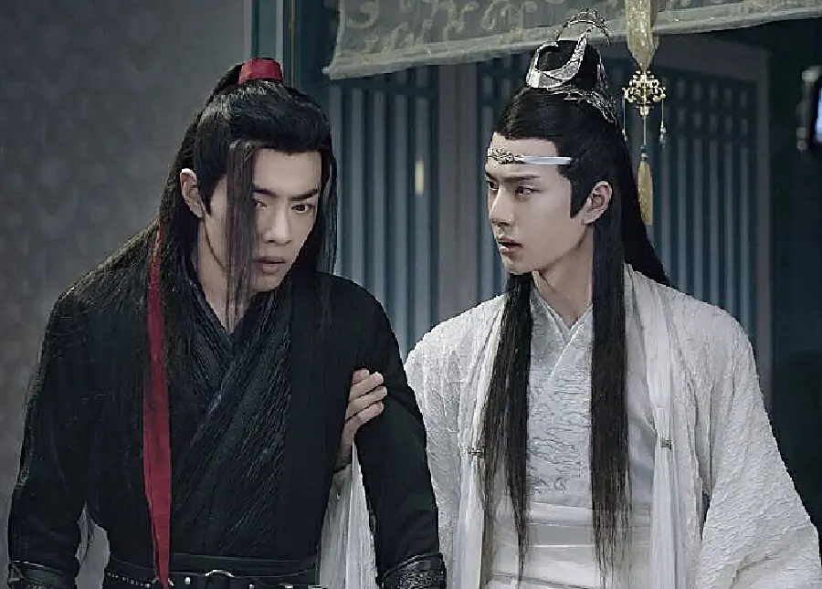 蓝忘机对着兄长轻轻地揖了揖,他垂眸低声回道(gzh  纸上陈情)"忘机,你