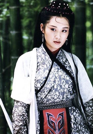 笑傲江湖趣味照片整理截图:暴打嵩山青城派 截图:冲哥赠药,泪眼盈盈