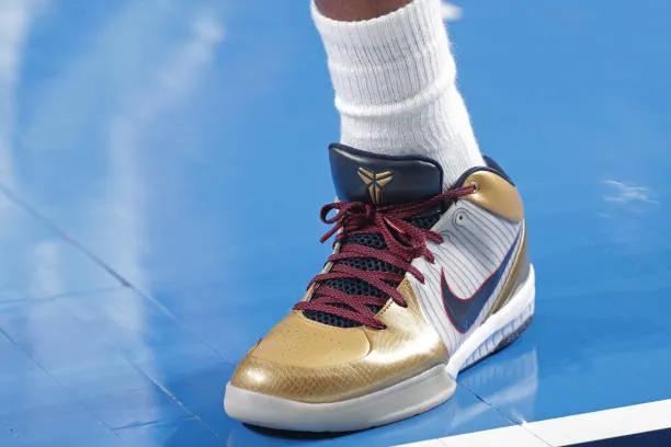 湖人时期的小托马斯上脚: nike kobe   "del sol" 科比4代经典的元年