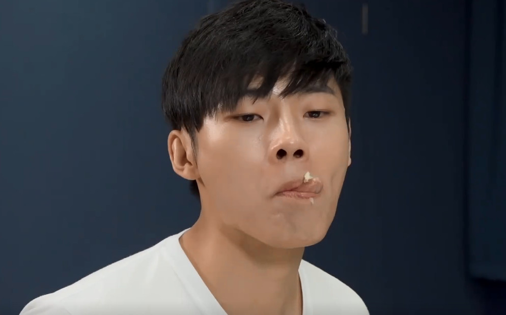 《创造营》高嘉朗铁血教官变身中二患者台