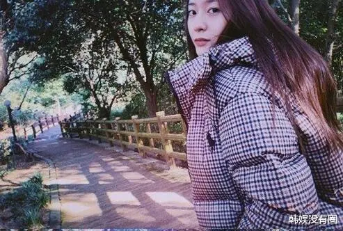 Krystal郑秀晶ins晒照 向粉丝传达近况 和我一起散步吧 哔哩哔哩