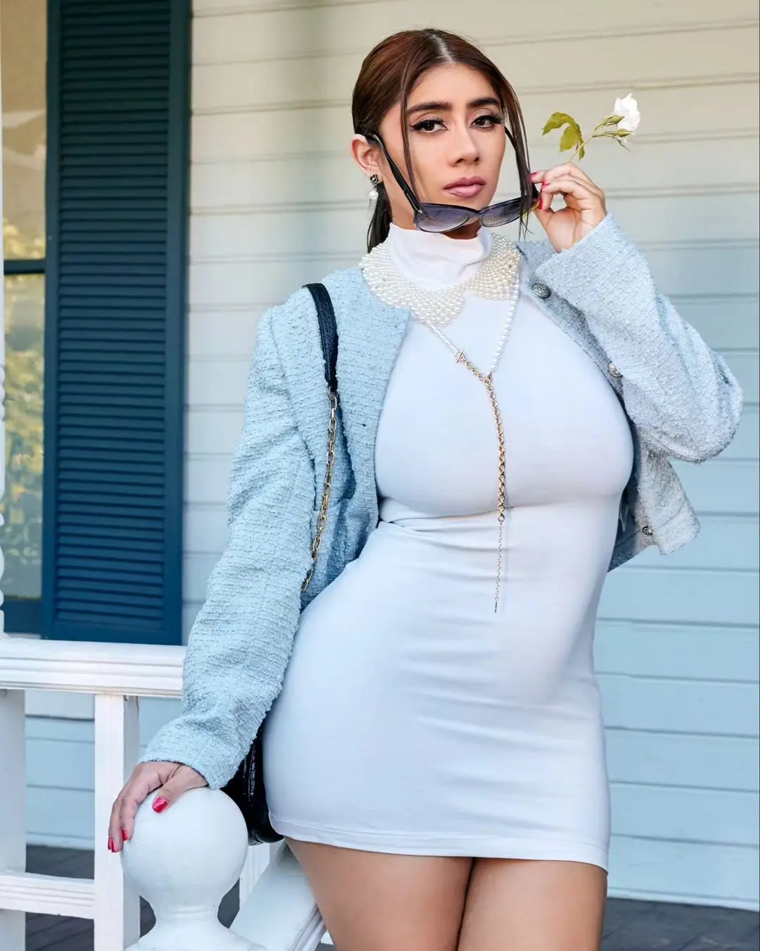 【大家的精选】发亮浓密的violet myers