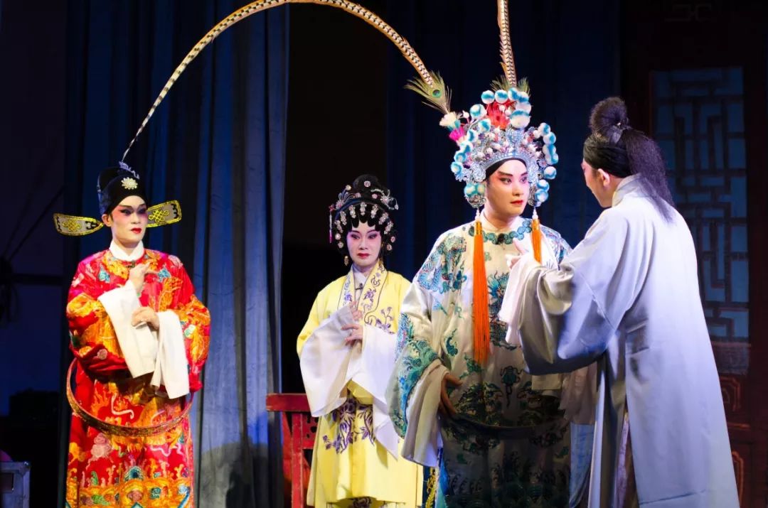 粤剧《八府巡按喜团圆》剧照