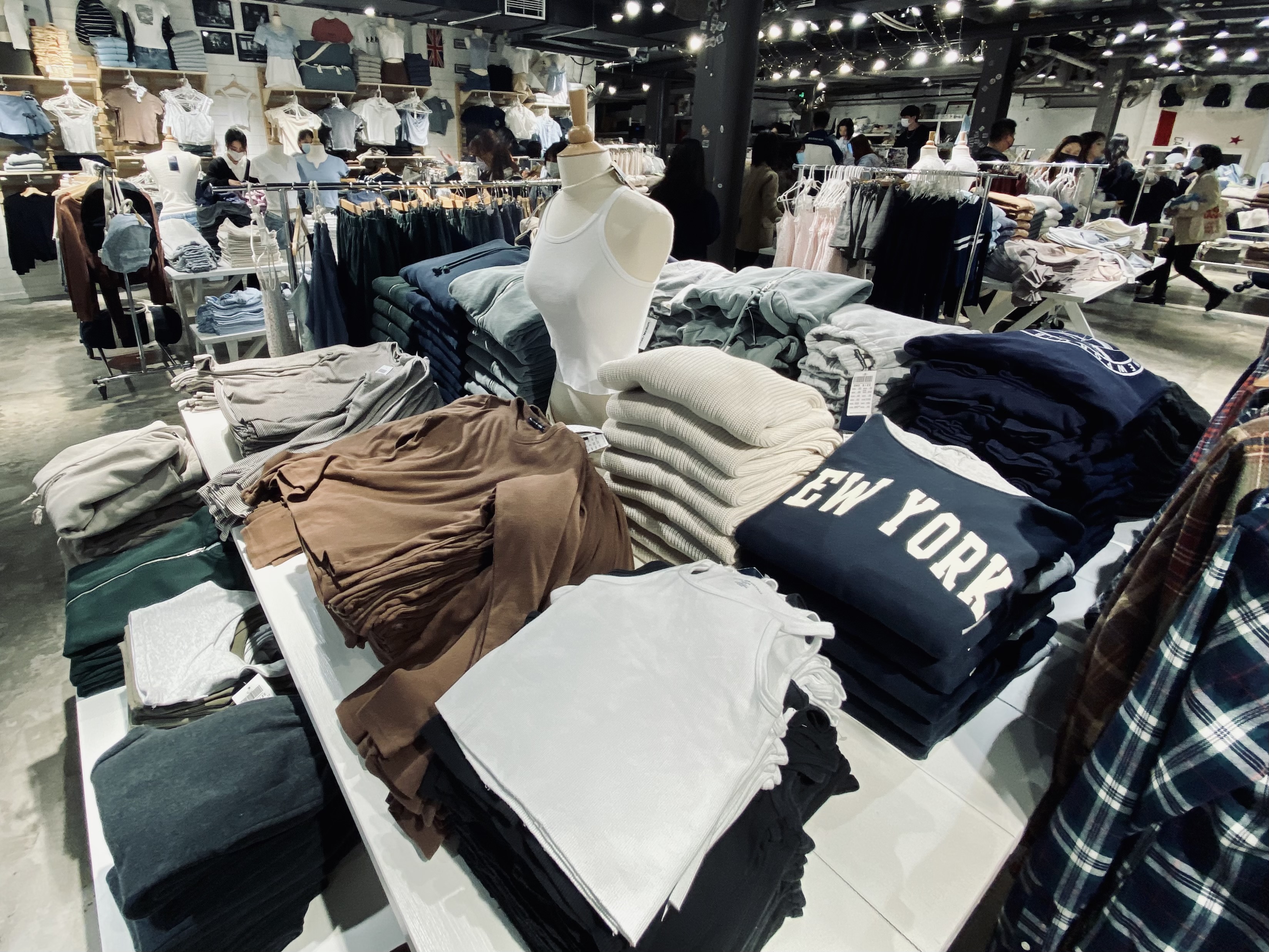 Δ brandy melville上海门店及在售产品