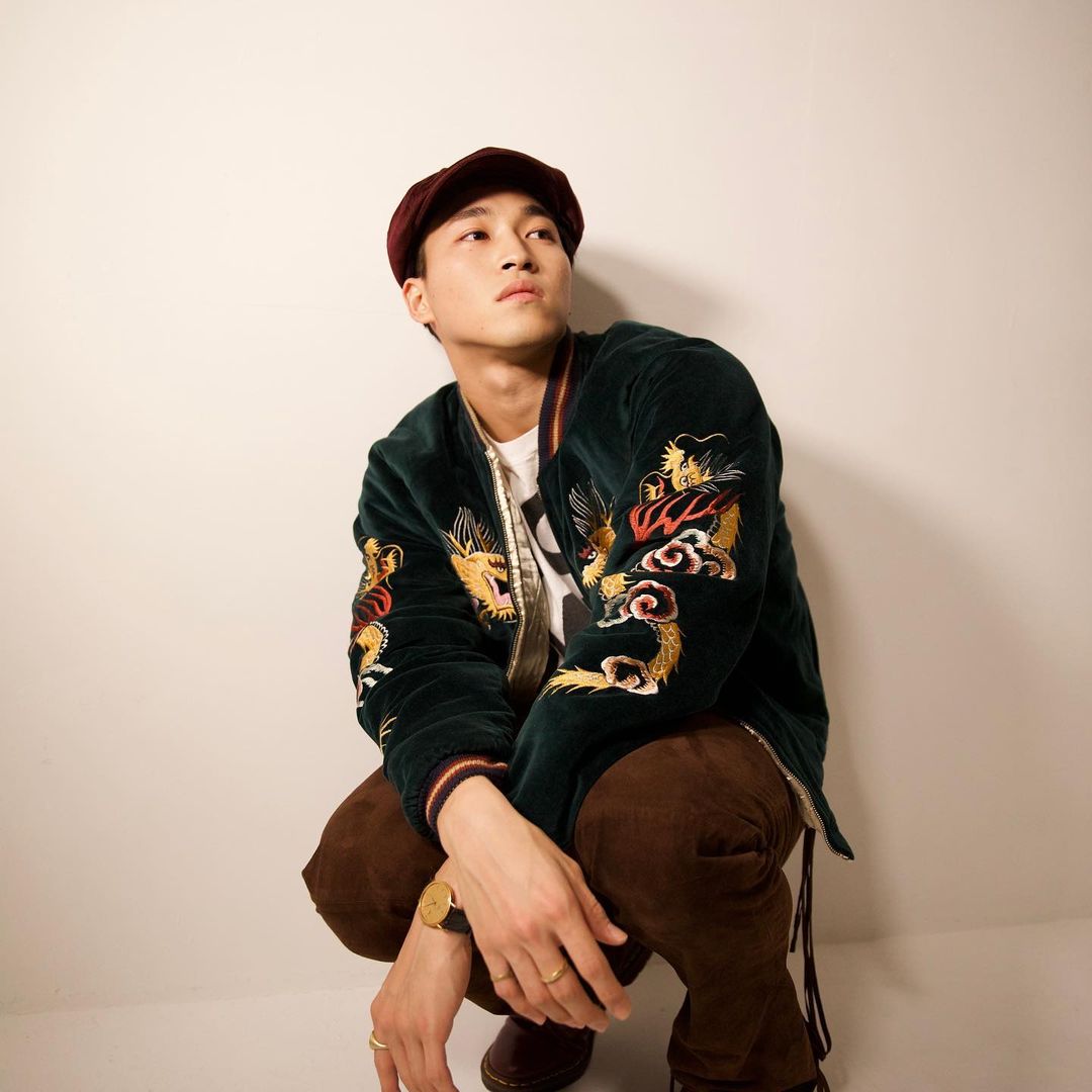 赞多ins图片超全汇总,来看太平洋宽肩和逆天大长腿