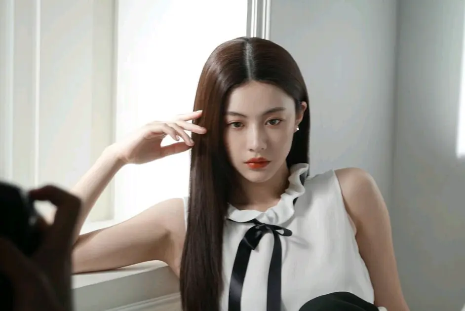 韩国美女女星高允真写真 哔哩哔哩