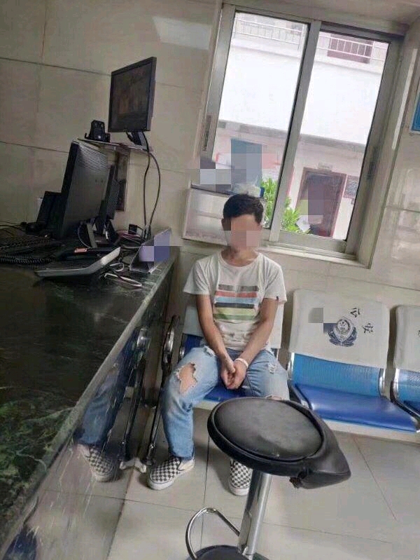 法学院男生偷拍女生裙底被抓,同学却联名力保