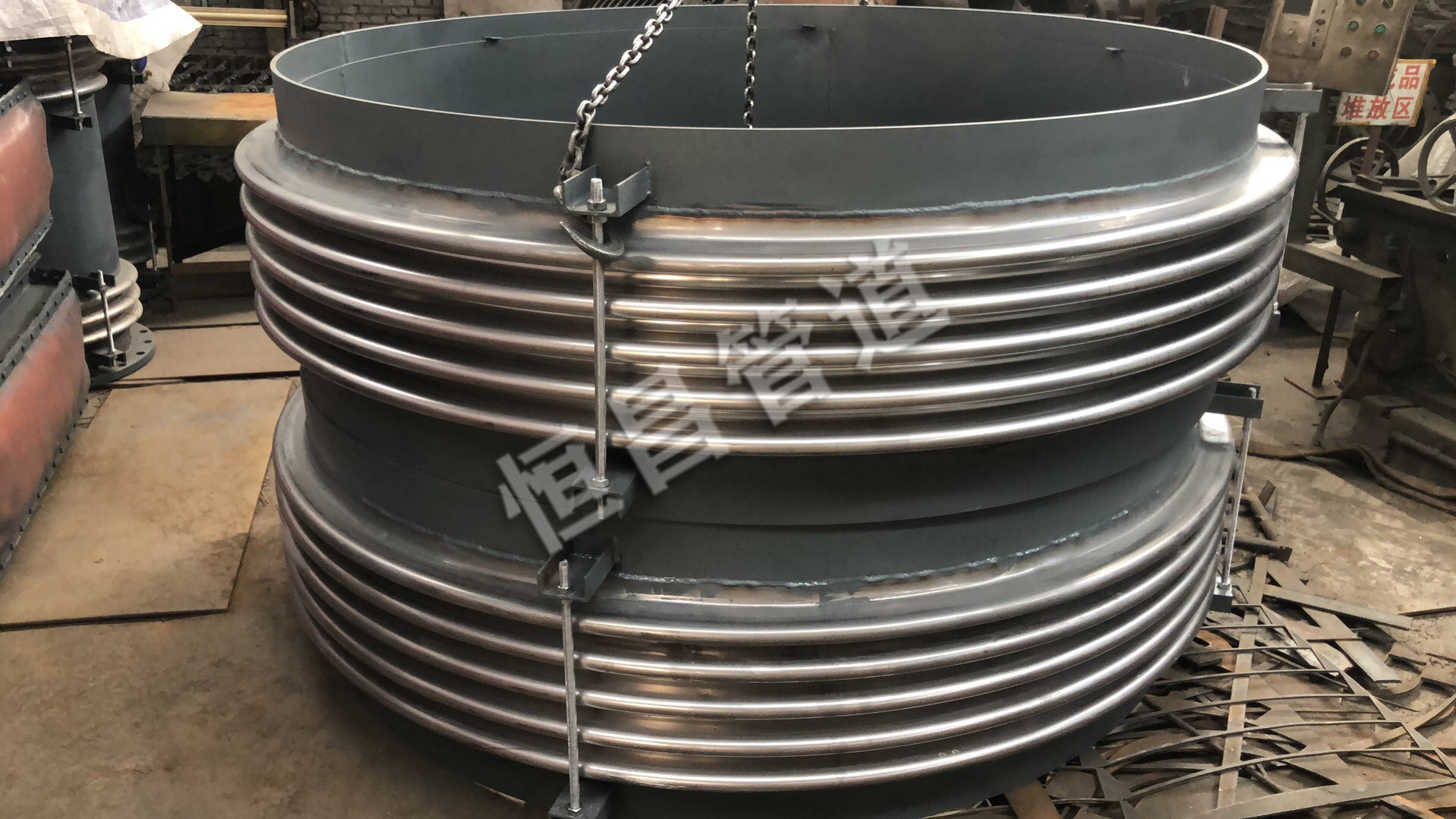 金属软连接是为了保护管道热涨冷缩而特别存在的