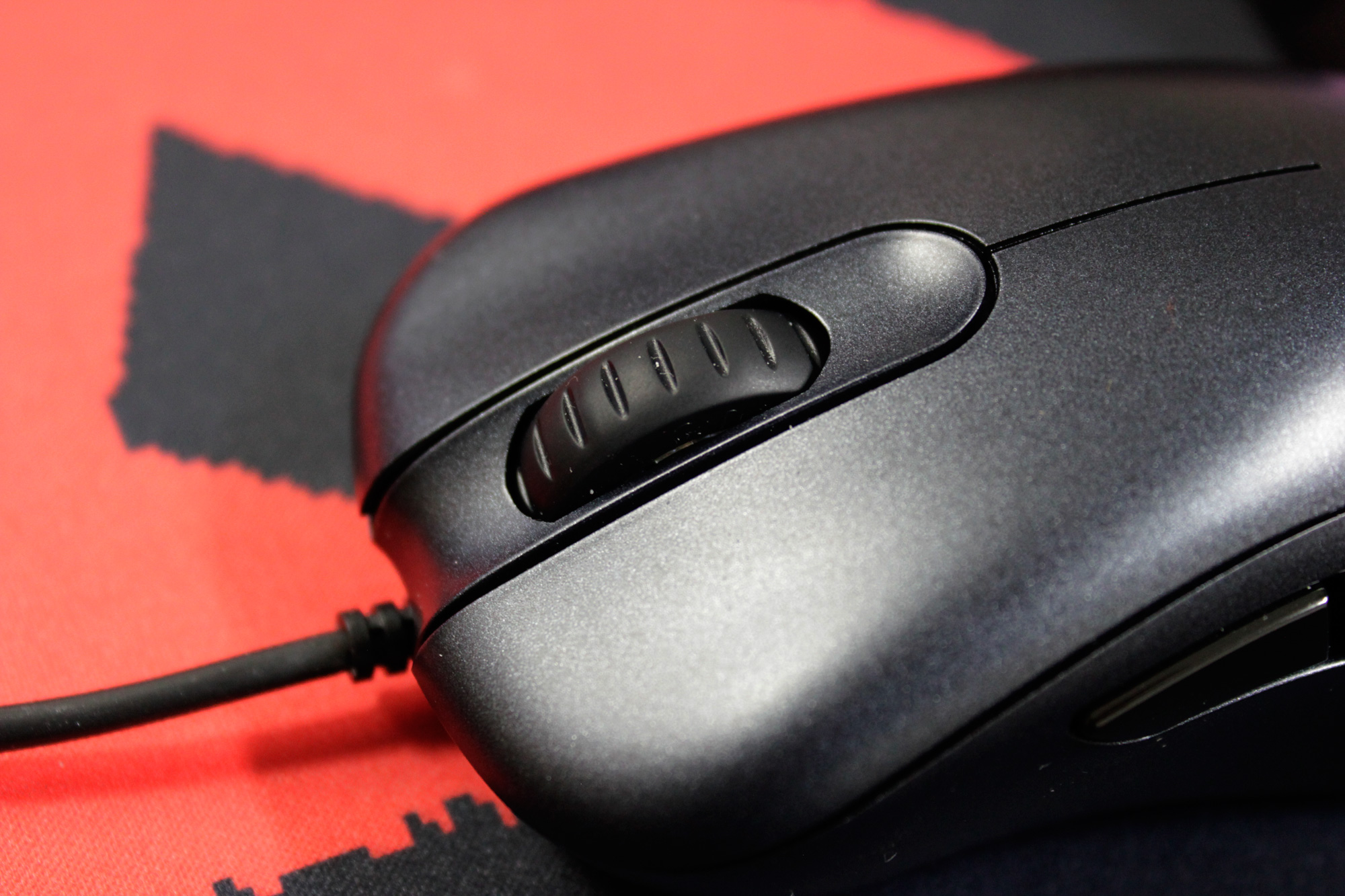 用了这个鼠标就再没有借口打不好了zowieec2bcsgo特别版