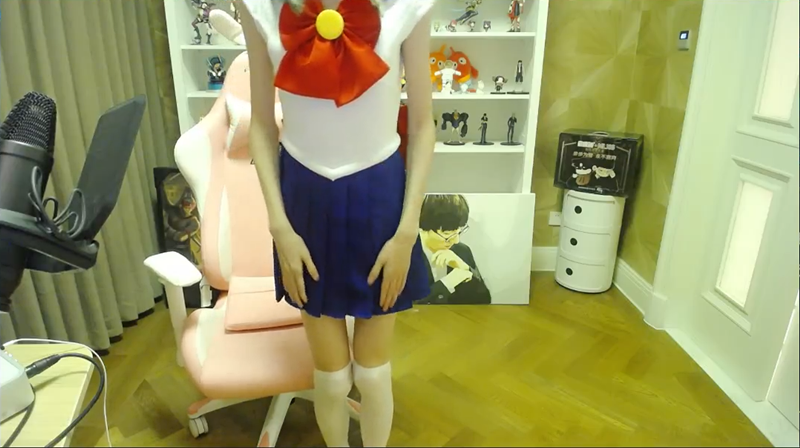 mlxg"女装"直播登上热搜,超越姿态成lpl第一"美女"!