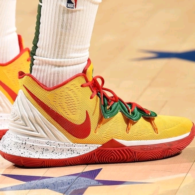 今日上脚:詹16新配色。致敬韦德。欧文也太好