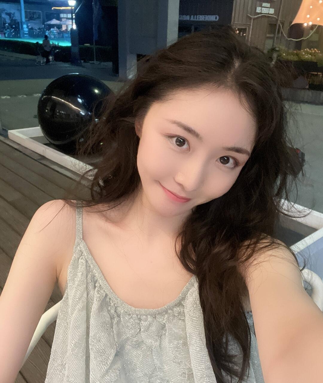 最 后 这 位 网 友 说 一 些 人 所 谓 的 帮 忙.其 实 把 陈 露 祸 害 了.早 道 歉 求 和...