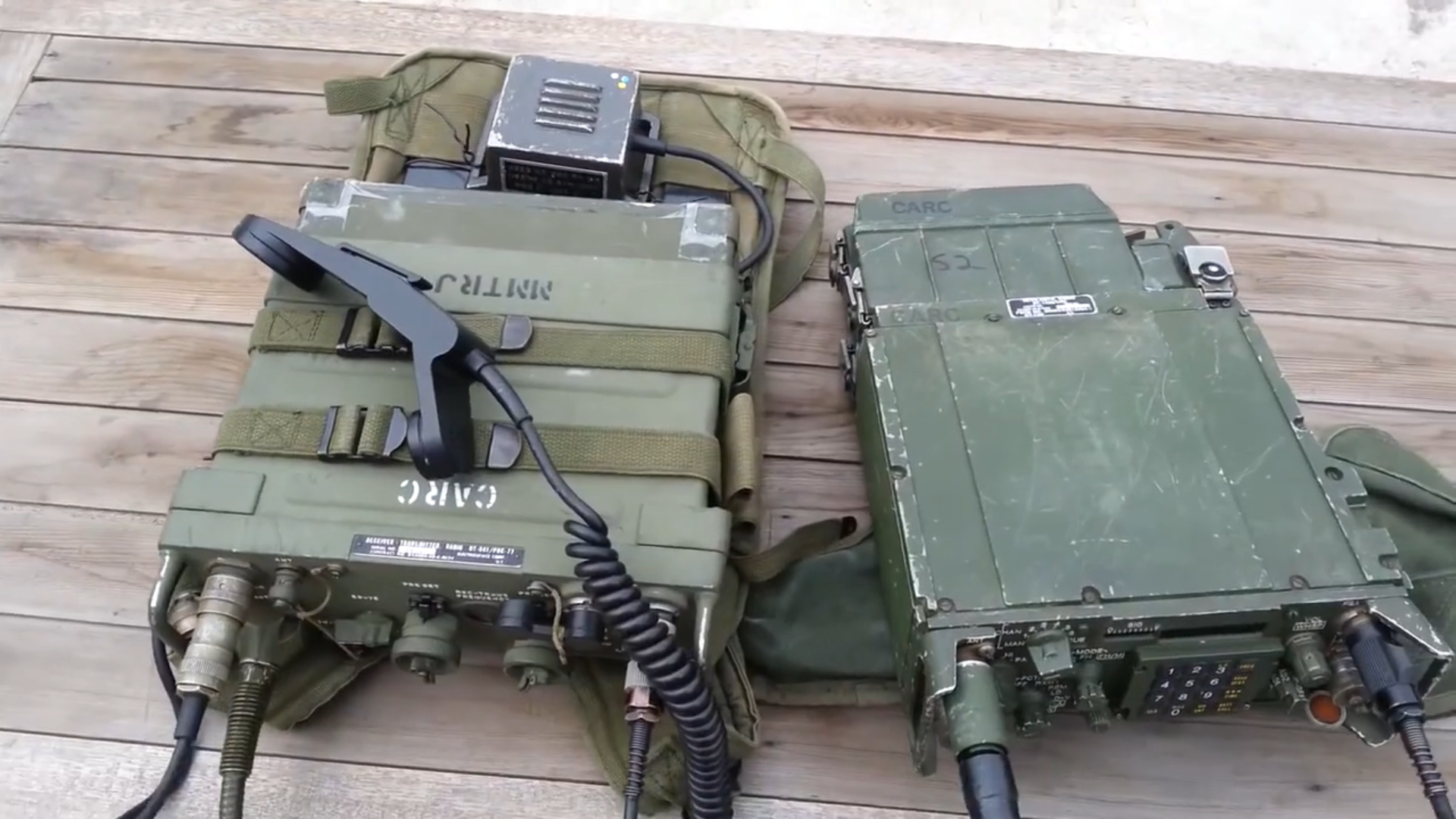 通信排的通讯员有8名,每个通讯员都配备an/prc-119单兵背负式战术电台